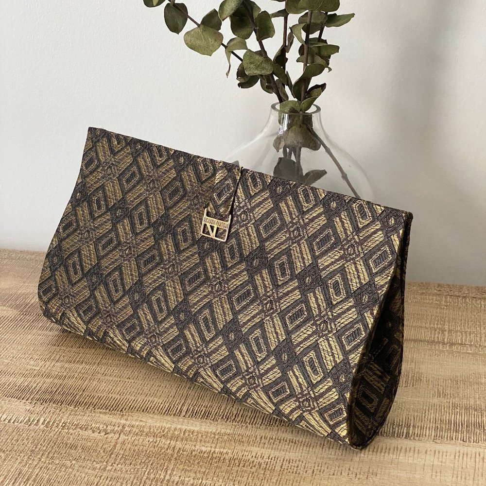 BLACK & GOLD CLUTCH